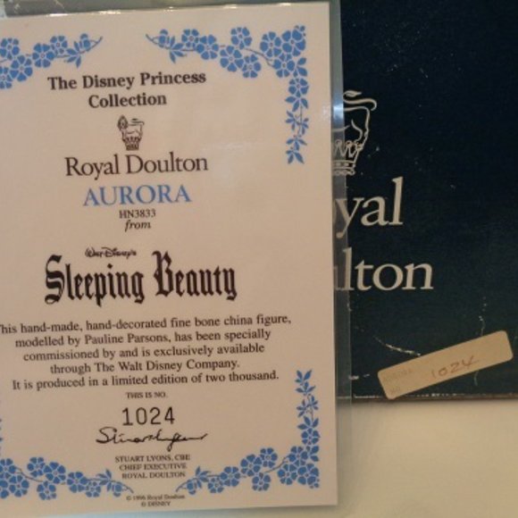 Royal Doulton Disney Princess Aurora HN3833 L/E of 2000, certificate and box